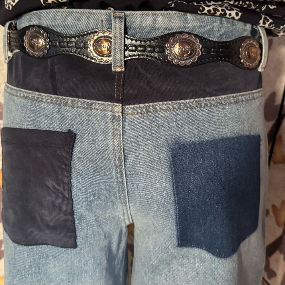 ๐๐POL Distressed Patchwork Cropped Jeans ๐๐ - Picture 4 of 8